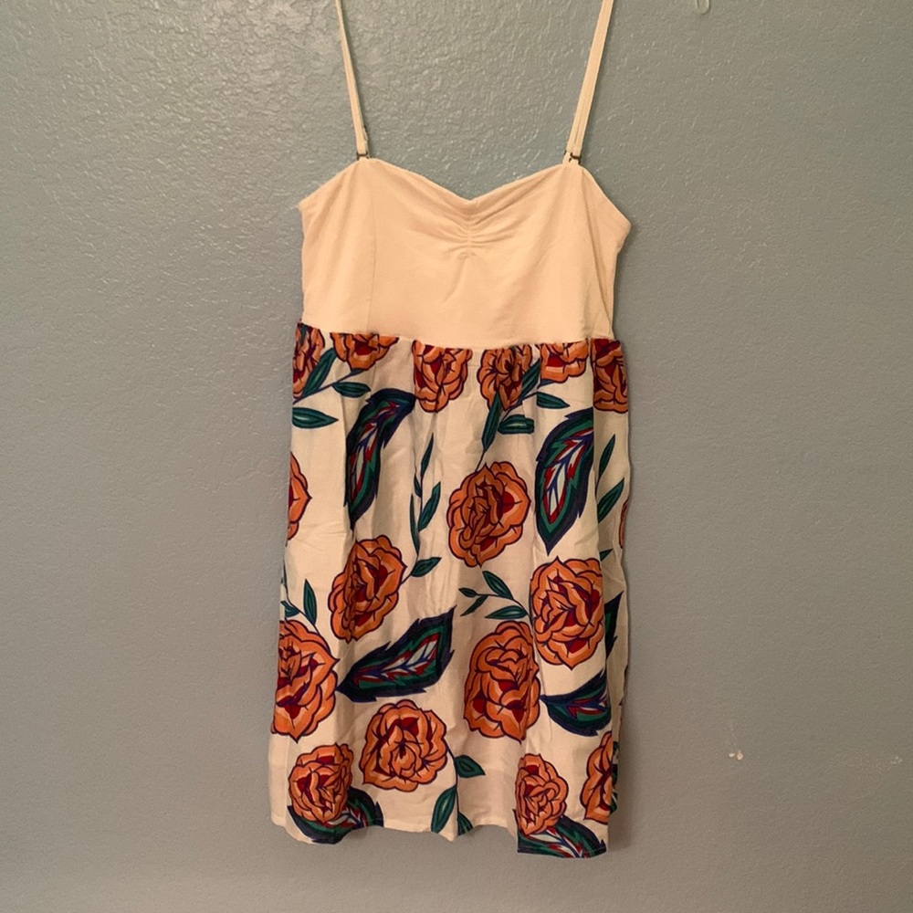 Roxy size medium white and pink flower dress